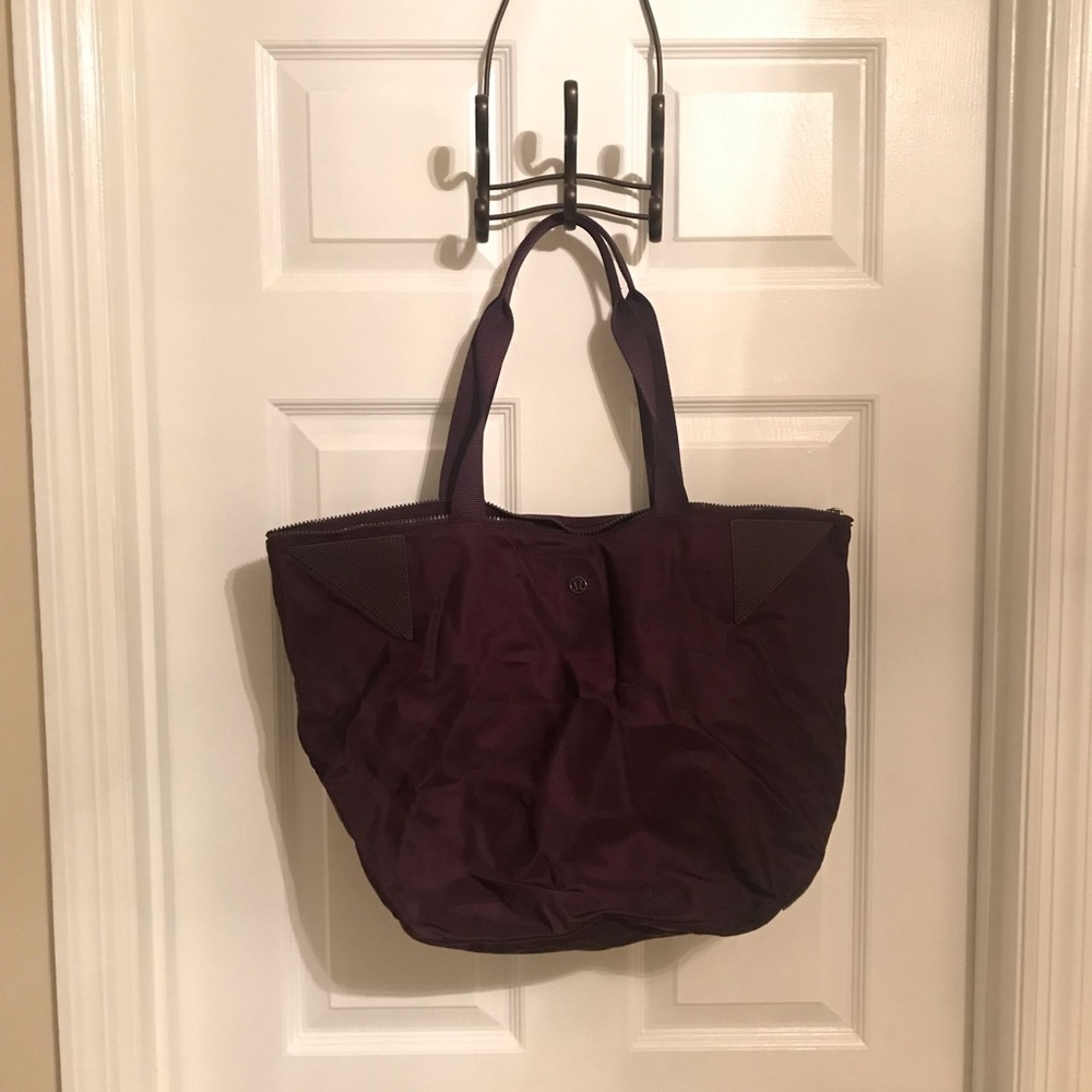 Lululemon plum tote